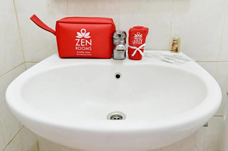 Zen Rooms Kuningan Tiong Jakarta Bagian luar foto