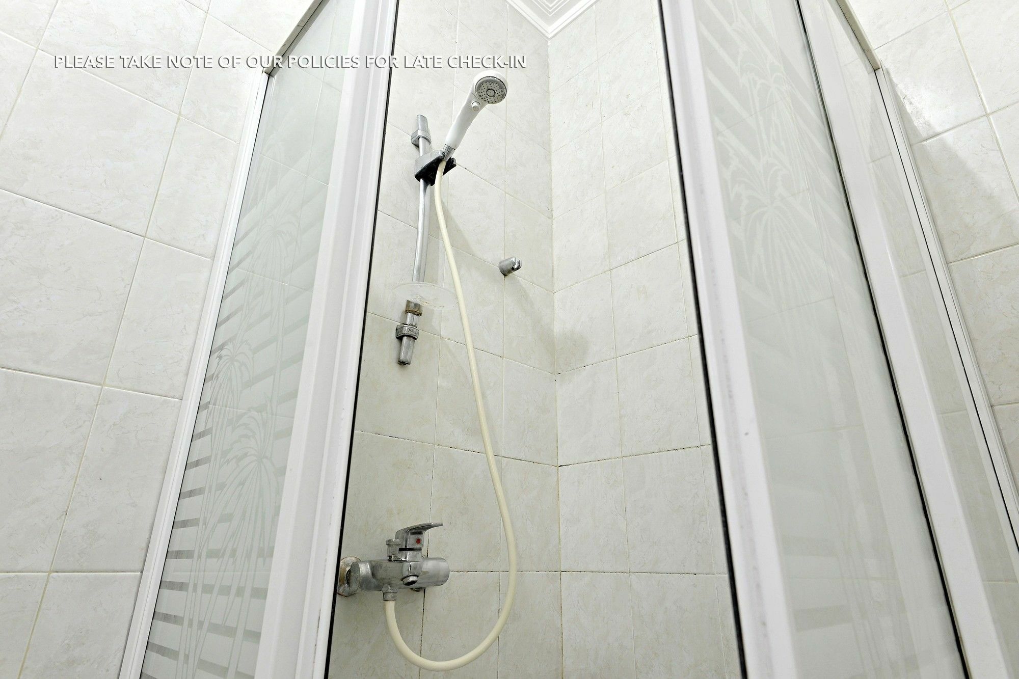 Zen Rooms Kuningan Tiong Jakarta Bagian luar foto
